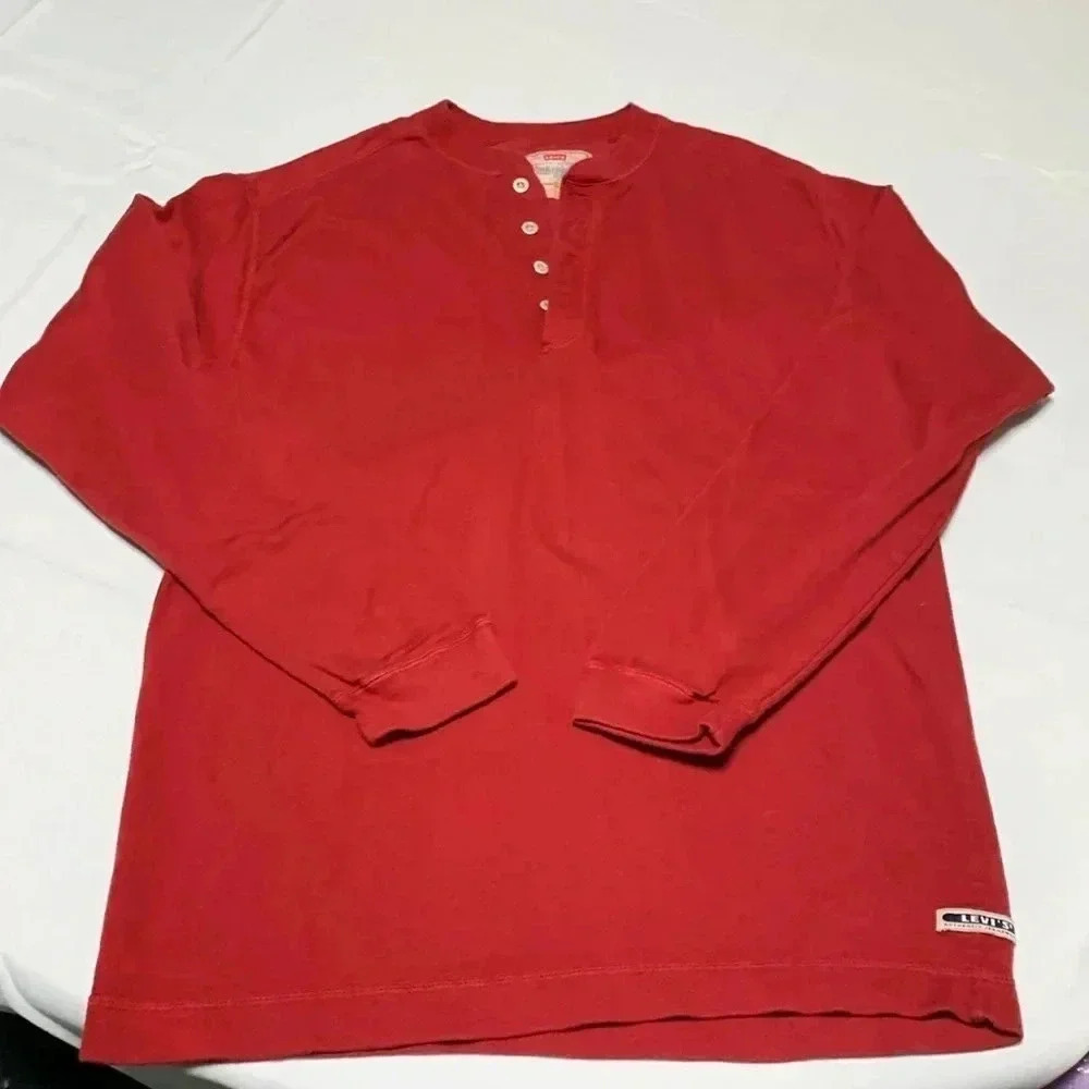 Levi’s men’s shirt size L. Excellent used condition.